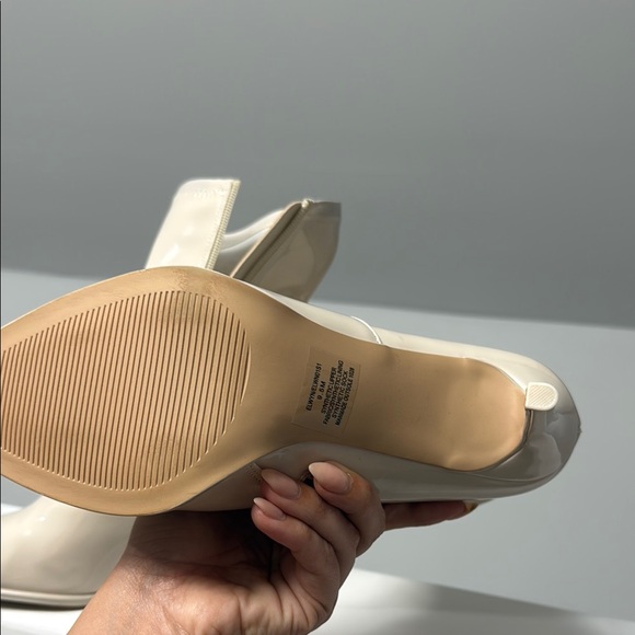 Elegant Cream Steve Madden 9.5 Ankle Patent Boots - Picture 5 of 6